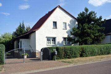 Petersberg OT Ostrau: Einfamilienhaus mit idyllischem Grundstück, 06193 Petersberg-Ostrau, Einfamilienhaus