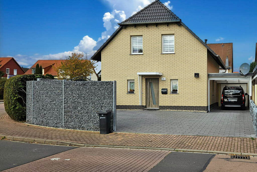 Teutschenthal: Einfamilienhaus mit überdachter Gartenterrasse, Garage und Carport, 06179 Teutschenthal, Einfamilienhaus