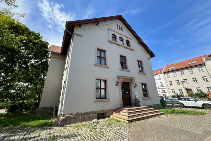 Halle (Saale): Mehrfamilienhaus-Villa mit 15 PKW-Stellplätzen, für Wohnen/Büro, 06110 Halle (Saale)-Südliche Innenstadt, Mehrfamilienhaus