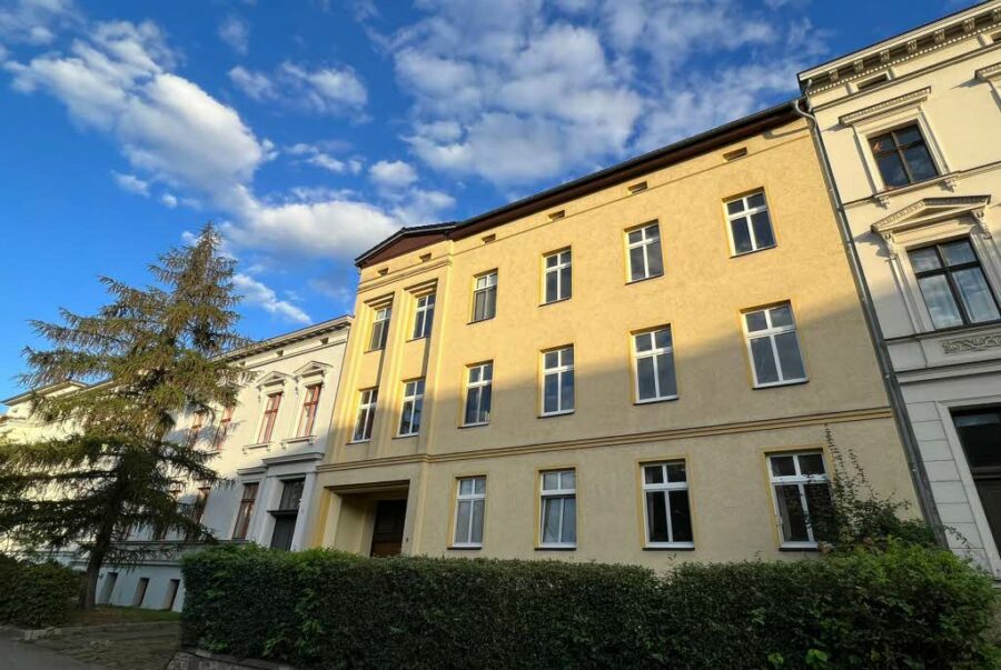 Halle-Steintor: 5-Raum-Wohnung im sanierten Altbau, Balkon, opt. mit Garage/Stellplatz, 06108 Halle (Saale)-Steintor, Wohnung