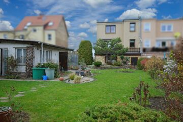 Halle-Rosengarten: Reihenendhaus mit schönem Garten, Garage und PKW-Stellplatz, 06132 Halle (Saale)-Rosengarten, Einfamilienhaus