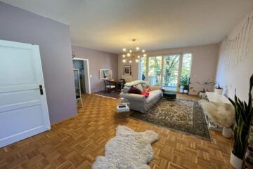 Merseburg: Wohnen in sanierter Altbau-Villa, mit Parkett, Balkon und Garage, 06217 Merseburg, Wohnung