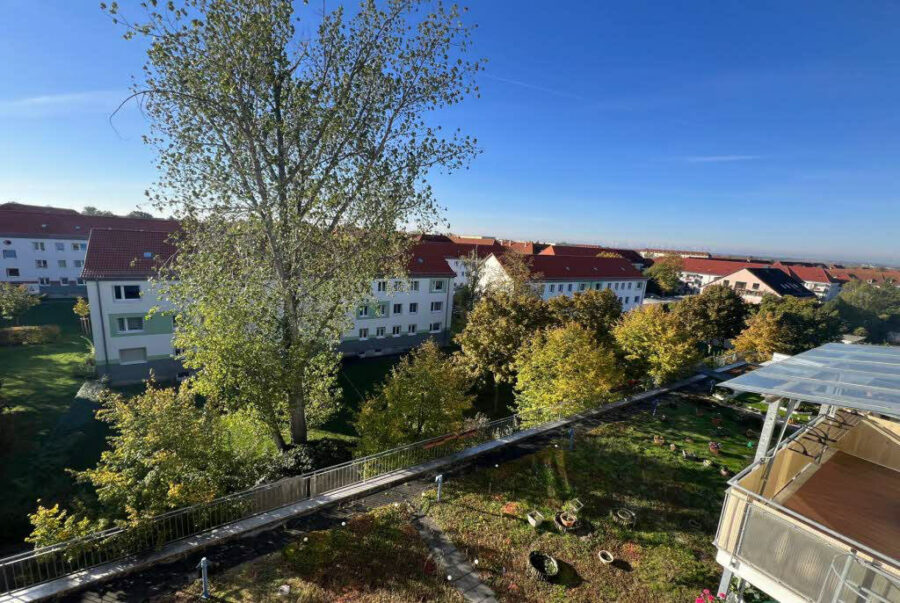 Halle-Gesundbrunnen: Dach-Eigentumswohnung mit Balkon, Aufzug und Tiefgarage, 06110 Halle (Saale)-Gesundbrunnen, Wohnung